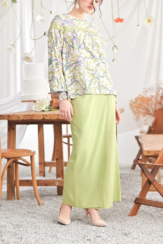 The Mimpian Women Buttons Skirt - Tea Green pleated skirt texture