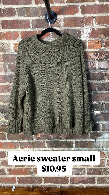 Aerie sweater Zippered Buttoned Snapped