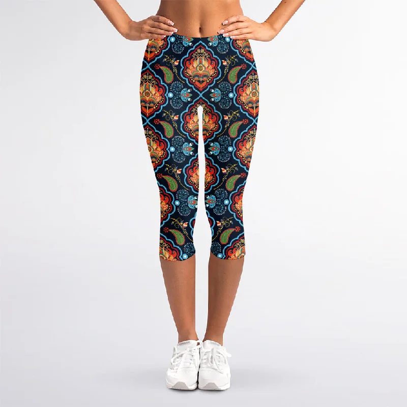 Indian Floral Paisley Pattern Print Women's Capri Leggings Stylish Patterned Active Leggings