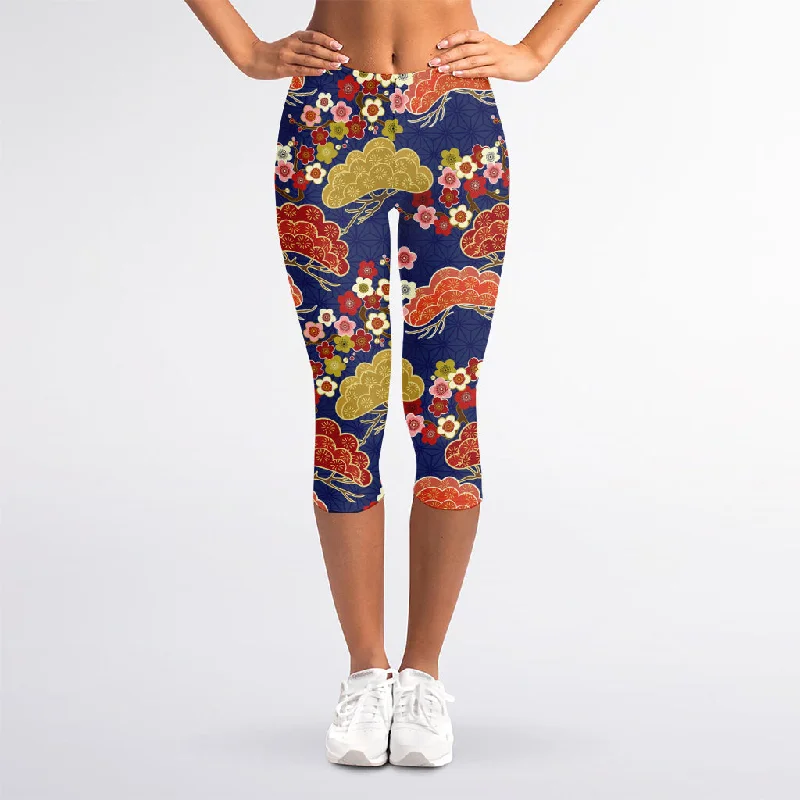 Japanese Cherry Blossom Pattern Print Women's Capri Leggings Stylish Patterned Active Leggings