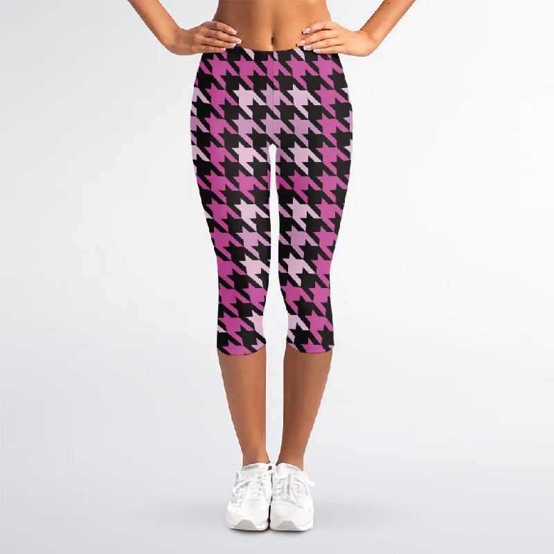 Pink Houndstooth Pattern Print Women's Capri Leggings Elegant Textured Leggings