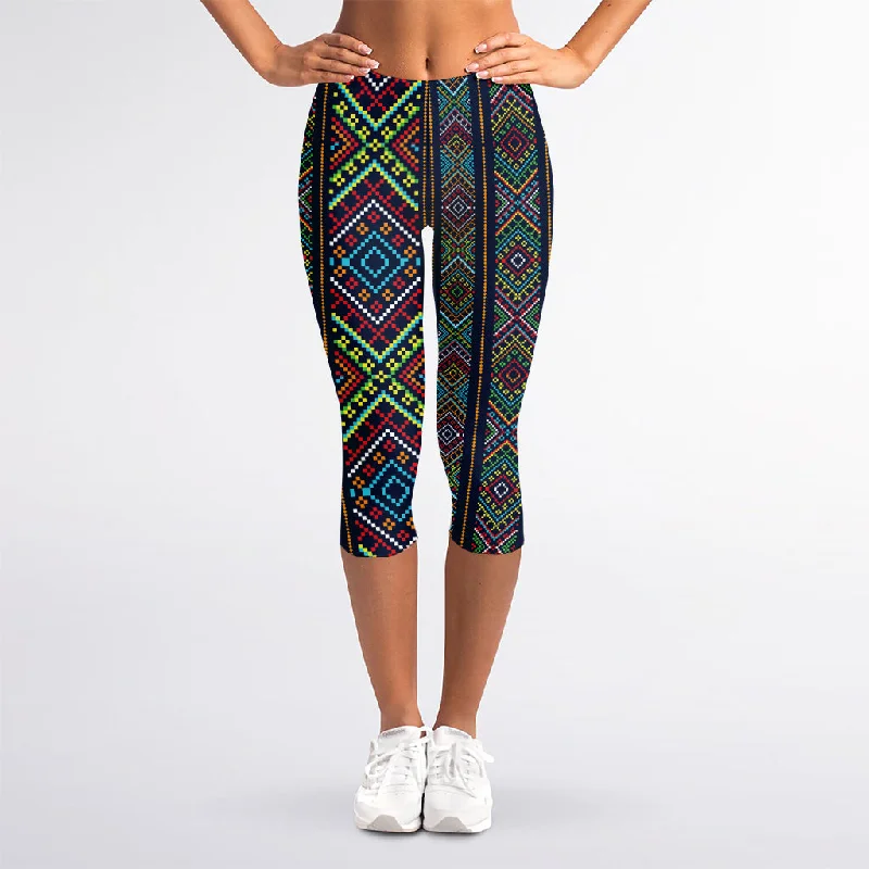 Pixel Ethnic Pattern Print Women's Capri Leggings Stylish Athletic Wear Leggings